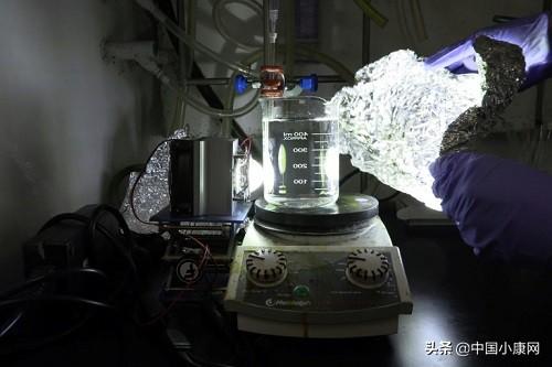 法媒：废塑料处理新方法 新加坡研发用人造太阳分解成发电燃料