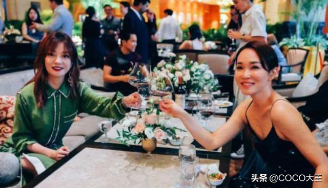 她因演小龙女走红，是新加坡三美之一，今成人生赢家羡煞旁人