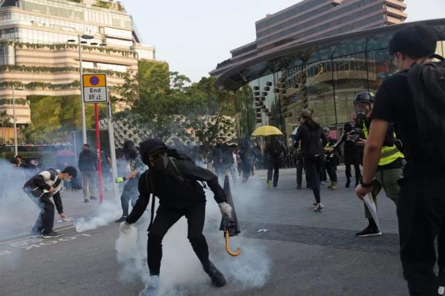 陈冰：香港黑衣人叫嚣“感恩”美国？别傻了