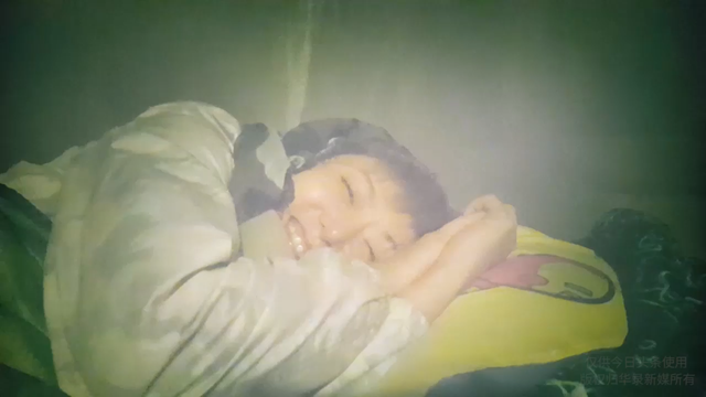 新加坡小姐姐老挝寻找森林旅馆，爬山涉水经历七小时，人都累垮了