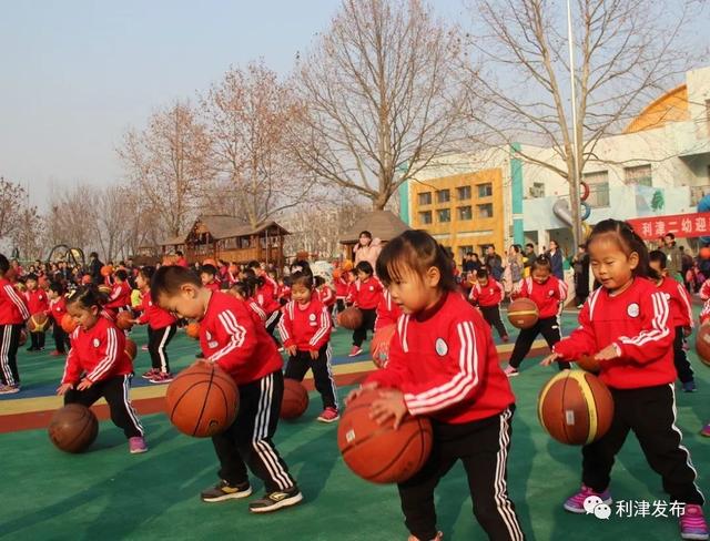 新加坡幼儿园管理人员考察团到利津县考察