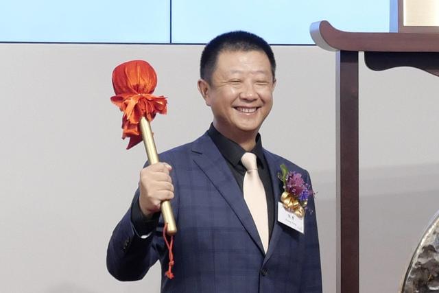 海底捞老板跑了？千亿大佬移民新加坡为哪般？