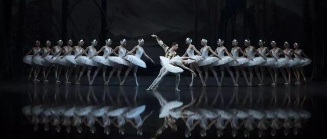 世界经典芭蕾舞剧惊艳九棵树！森林里的《天鹅湖》，为你带来一场视听盛宴！