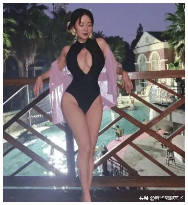 因刘强东走红的蒋聘婷如今在新加坡生活奢靡与小鲜肉合影尽显魅力