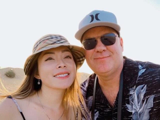 女子网上认识比自己大20岁的美国大叔，见面5次后就决定结婚