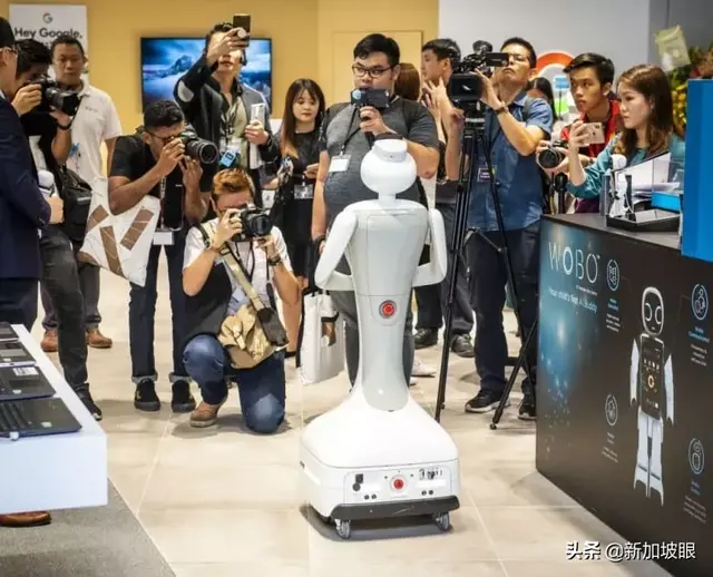 黑科技全面覆盖，新加坡福南商场机器人帮你提货