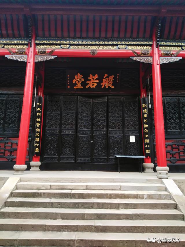 归元禅寺：又称“汉西一境”，据说是武汉地区最灵验的佛教丛林