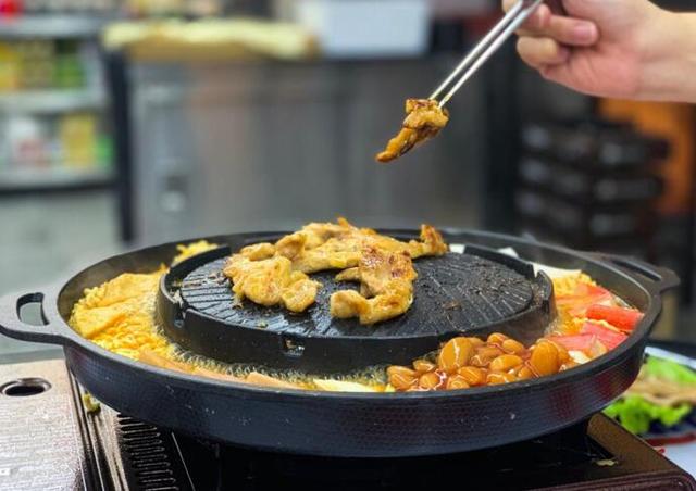 瘦人的福利！新加坡自助烤肉店祭出新招：瘦子来吃可打85折