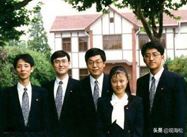 她毕业于复旦，当年红遍全国，留学加入英国国籍，现在又回国创业