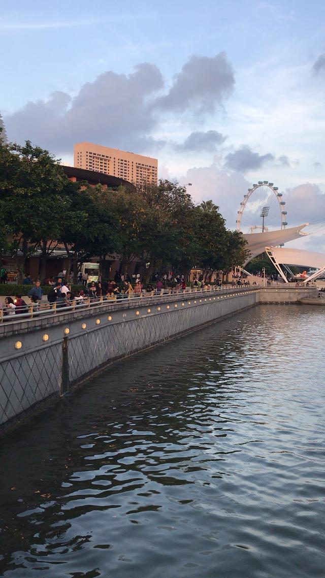 新加坡的天空还挺好看的