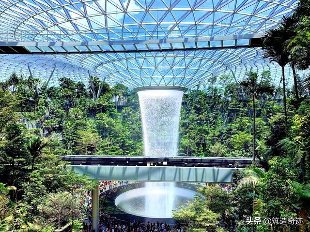 遇见绿色，钢筋水泥终于有了灵魂 | 来看看新加坡生态建筑