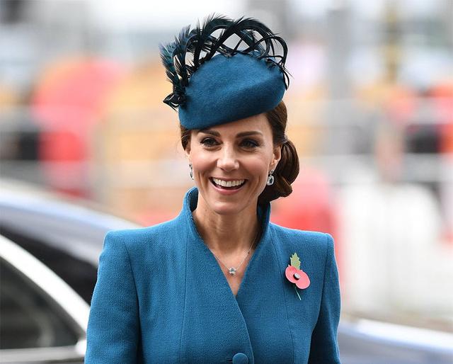 杨丞琳与英国凯特王妃率先示范，2020年度潮流色“经典蓝”