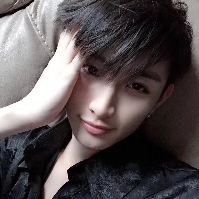 东 京 某 晚