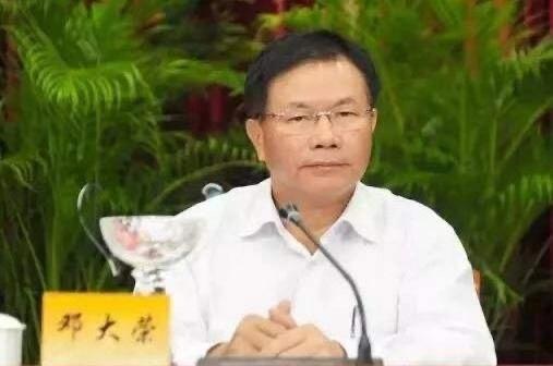 广东一厅官要做“好丈夫”：索要两辆雷克萨斯讨老婆开心，与妻子假离婚去香港生二孩