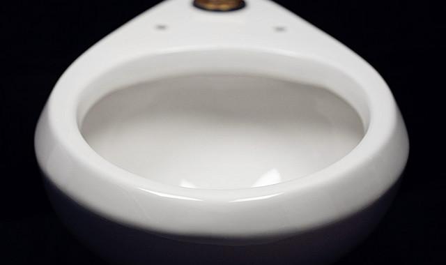 日本再创马桶黑科技：用LESS涂层技术，将厕所冲水使用量减半