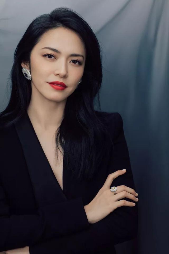 姚晨的大嘴怎么突然变美了？涂上霸气女王红，这个size刚刚好
