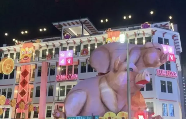 抢先曝光！200只粉红老鼠攻陷新加坡市中心......