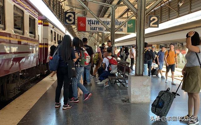 马来、新加坡游客齐聚泰国合艾迎新年