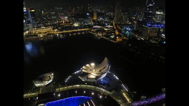 咦，研究生移动课堂居然是去国外游学，这是新加坡吗？