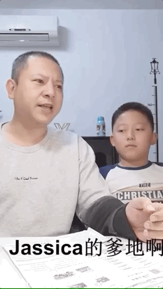 叫板李佳琦的小朋友又火了：有爱有趣的家庭，总能养出快乐的孩子