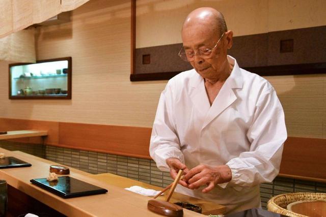 94岁寿司之神惨遭除名！全球最“捞金”榜单，为何被全网骂翻