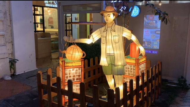 新加坡旅游购物买纪念品好地方中国城牛车水，张灯结彩，年味十足