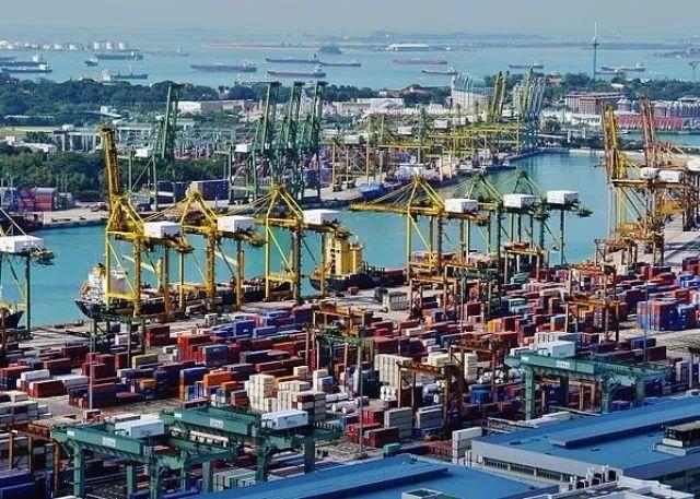 经济充满不确定性，新加坡公务员花红10年最少