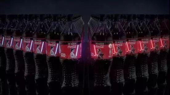 星战最终篇！优衣库联名，可口可乐为其专推"光剑"版可乐瓶