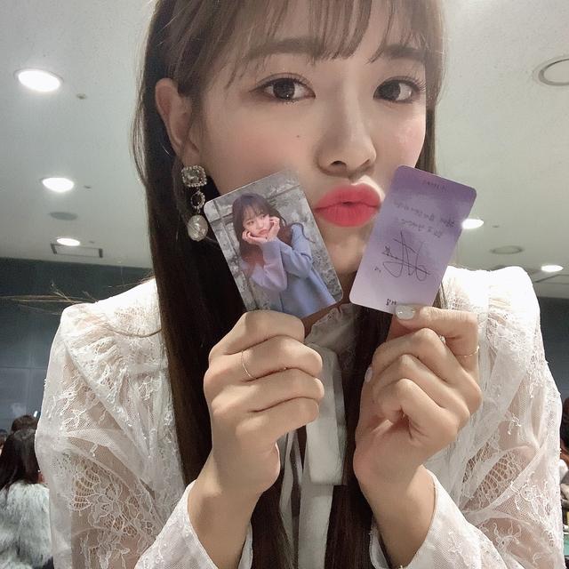 女团爱豆被IU翻牌留言认证，她彩虹屁爆炸，上辈子拯救了国家？