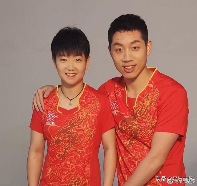 许昕搂肩孙颖莎拍合照！小魔王调侃长高被拆穿真相 昕哥实名举报