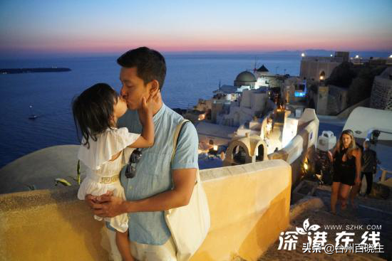 演员立威廉希腊宠两世情人 与女儿夕阳Kiss