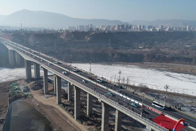 早读｜习主席点赞上海：黄浦江两岸物阜民丰流光溢彩