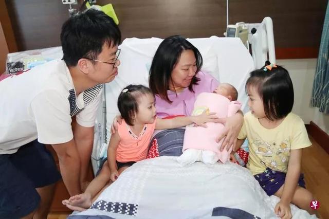 这家医院连续两年迎来新加坡圣诞宝宝第一名