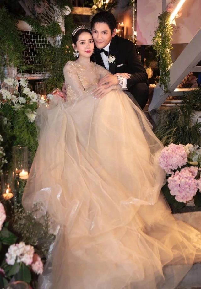 向佐前任竟与周星驰有绯闻！未离婚就与向佐恋爱，后又嫁50岁富豪