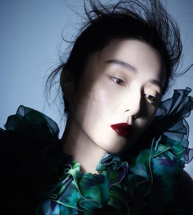 范冰冰登美国时尚杂志封面，美艳依旧