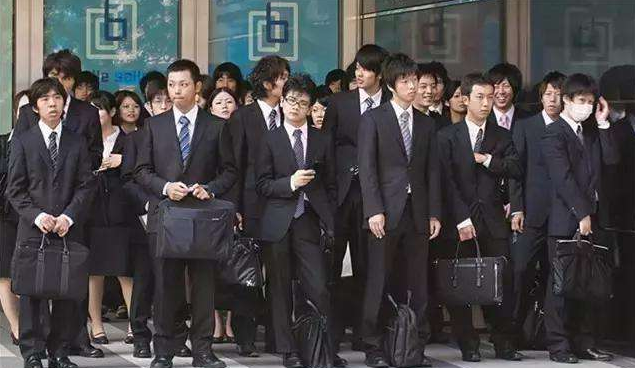 13年工资买房70岁才退休，日本经济崩溃后生活水平第一却养不起老