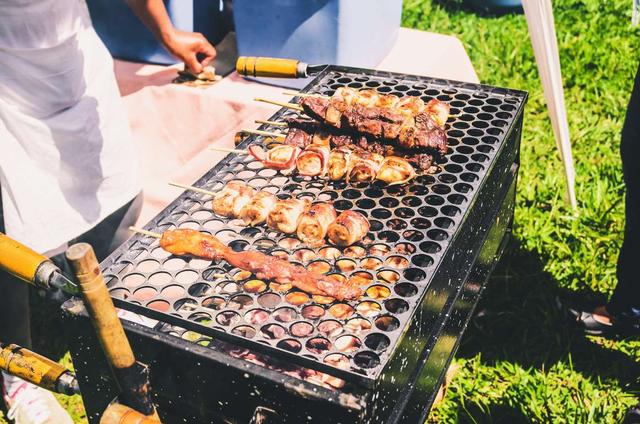 出国旅游：盘点旅行中10种最让人垂涎三尺的街头食物，您吃过吗？