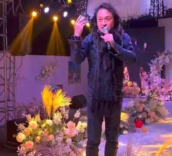 昔日男神帅颜不再 农村卖唱一首33万 历经两段失败婚姻至今单身