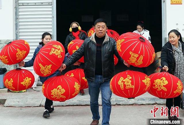 「新春走基层」探访四川金堂灯笼厂：让“中国红”点亮世界