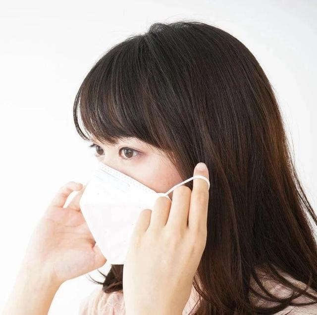 还不戴口罩？看看喷嚏和咳嗽到底能飞多远