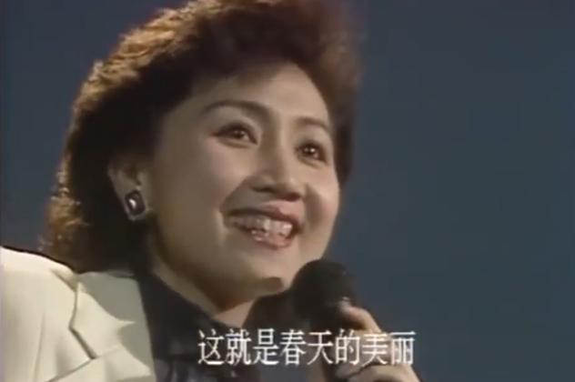 香港歌星张德兰演唱的《春光美》，你还记得这首春晚歌曲吗？