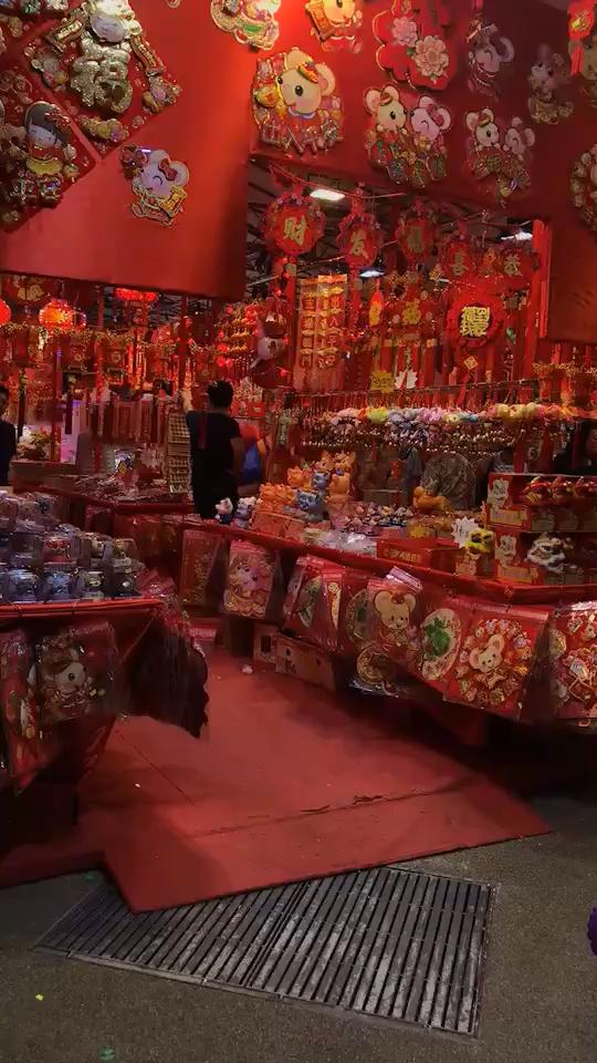 新加坡新年.琳瑯满目的年货市场.新年歌曲响遍大街小巷.