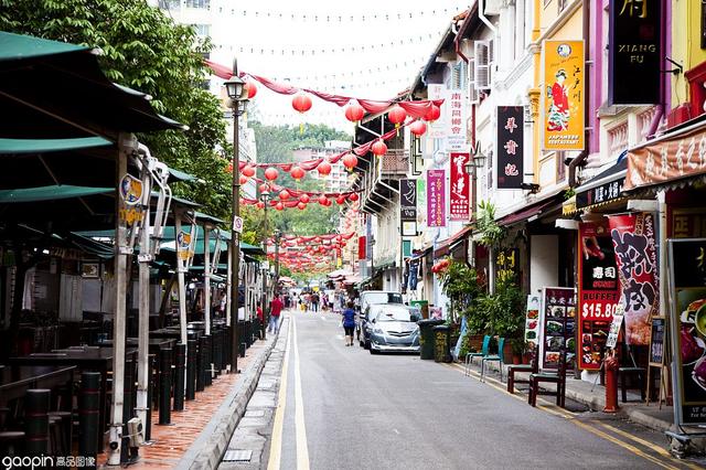 牛车水市场，各种文化兼容并蓄的街景，号称新加坡的中国城