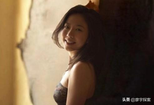 她是初代综艺女主持，爆红后消失，今社媒忽营业，是否将回归？