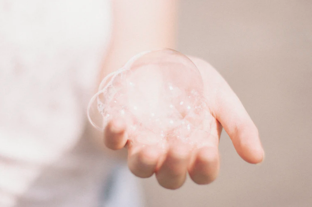 “勤洗手”应该翻译成wash hand？这样的低级错误不要犯啦