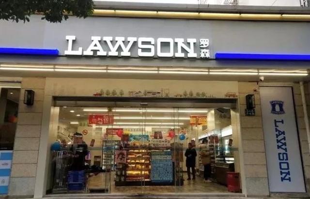 可口可乐中国首家线下店落地上海；中国李宁故宫神武门开店；马云上海再开酒吧 | 猫头鹰商业周报