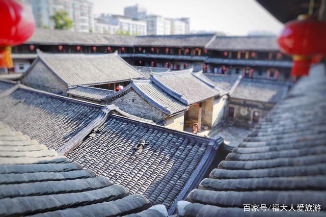 有钱的广东客家烟草大亨，建豪宅邀族人白住250年，分文不取