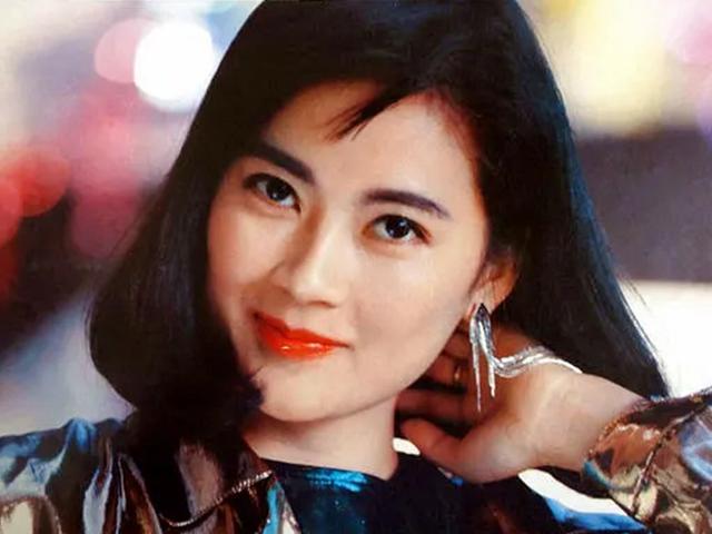 她主演《便衣警察》成名，大红之际出国发展，息影多年，近照曝光