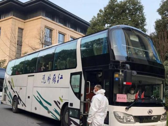 泰国飞来的3个航班500余人解除隔离！部分湖北旅客被专车送回