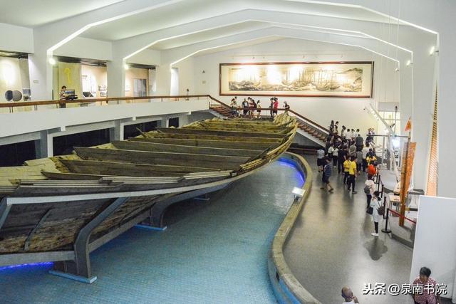 奕棋是兼有艺术、科学和运动的比赛，锻炼思维和克敌制胜的意志